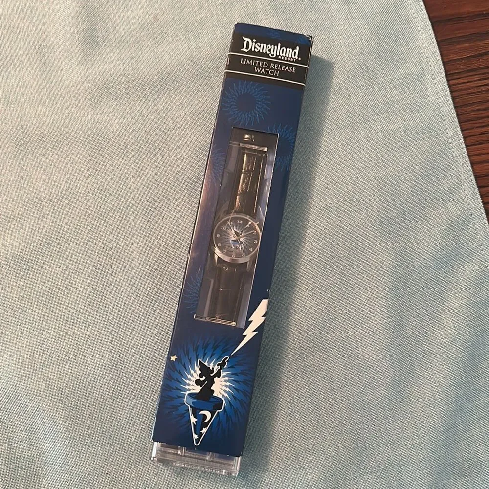 NIB Limited Release Disneyland Resort Collector Watch UNISEX